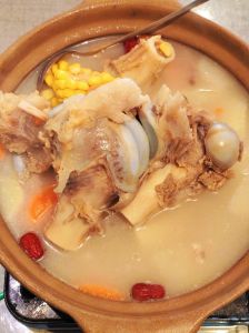 清炖大骨头正确方法_清炖大骨头冷水下锅去腥，小火慢炖汤清肉烂