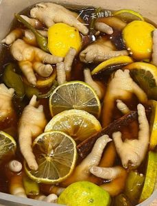 泡鸡爪一般煮几分钟_煮鸡爪8-10分钟口感佳，冷水下锅肉质嫩，加料酒生姜更开胃