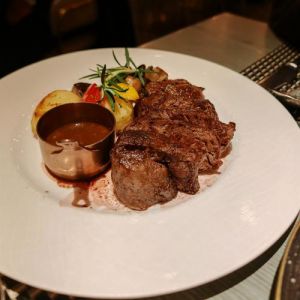 点全熟的牛排是不礼貌的吗_担心全熟牛排？沟通解决！