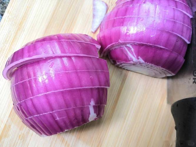 洋葱丝切法图解_洋葱切法多样，丝丁有别，快慢有技巧！