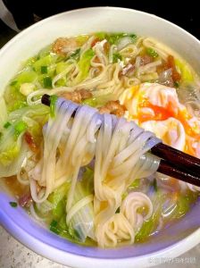 湿面条煮多长时间会煮熟_沸水下锅，中火煮，熟了过冷，面才筋道！