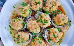 鲍鱼最佳搭配蔬菜_鲍鱼家常做法多，豆腐西兰花清蒸红烧