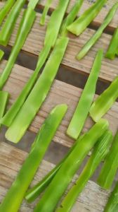 莴笋可以生吃吗削皮_生吃削皮莴笋营养好，凉拌炒炖样样行！