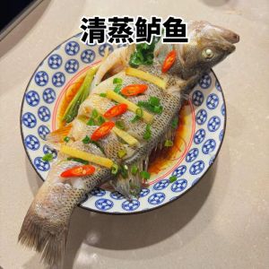 鲈鱼水开蒸多少分钟_广东清蒸鲈鱼做法，鲜嫩不柴秘诀