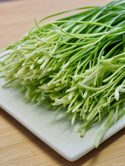 洋葱丝切法图解_洋葱切法多样，丝丁有别，快慢有技巧！