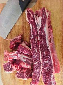 牛五花肉是牛肋条吗_牛五花肉VS牛肋条，部位营养大不同