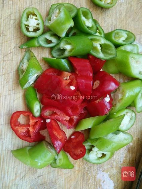 大辣椒怎么切成块_切辣椒方法多,烹饪好帮手 大辣椒怎么切成块_切辣椒方法多,烹饪好帮手