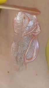 脱毛蜡对身体有害吗_蜜蜡脱毛有风险，敏感慎用需小心