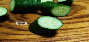 黄瓜菱形片切法步骤图解_黄瓜菱形切片，简单实用，凉菜炒菜皆宜！