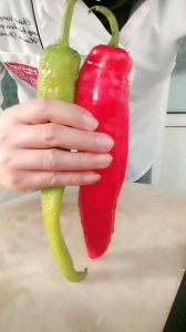 辣椒菱形块怎么切_斜切去籽滚刀圈切，保鲜增香！