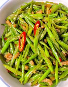 豇豆炒多久几分钟能熟_豇豆炒多久？看颜色软烂即熟