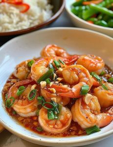 炒大虾可以放什么配菜_香辣干锅虾青椒炒虾虾仁炒鸡蛋，家常美味，营养丰富！