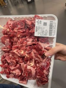 牛碎肉是牛哪个部位_部位多样，烹饪广泛，适合炖煮炒制