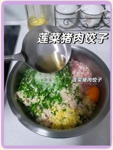 藕馅的饺子焯水吗_莲藕饺子不焯水，脆嫩多汁这样做