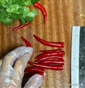 辣椒太辣怎么处理_牛奶蜂蜜米醋油，样样管用！