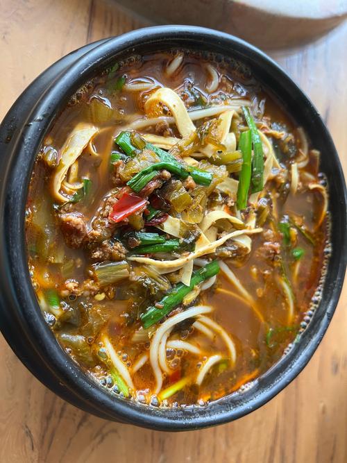 小锅米线做法_家常小锅米线，香辣过瘾，在家轻松做！