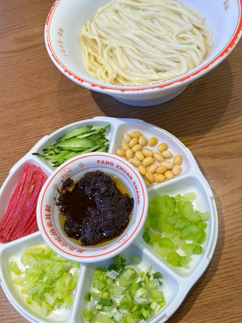 正宗老北京炸酱面做法_灵魂酱料与筋道面条 正宗老北京炸酱面做法_灵魂酱料与筋道面条