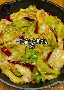 炒手撕包菜正宗做法_手撕包菜，酱香浓郁，简单美味！