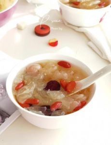 红枣银耳粥的做法_家常美味，暖心暖胃