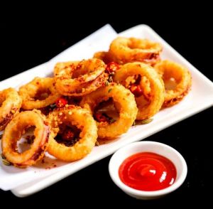 鱿鱼圈蒸几分钟_蒸鱿鱼圈3分钟焖1分钟，鲜嫩不老香又脆