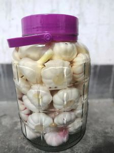 腌酸蒜头的家常做法_自制腌酸蒜头，醋糖比重要，蒜瓣饱满口感好