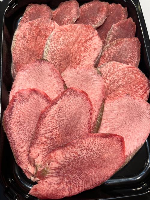 牛舌能生吃吗_牛舌去硬皮做法及烹饪技巧分享