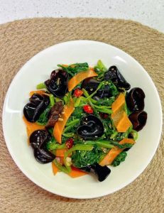 炝菠菜的家常做法_鲜亮脆嫩，香辣开胃！