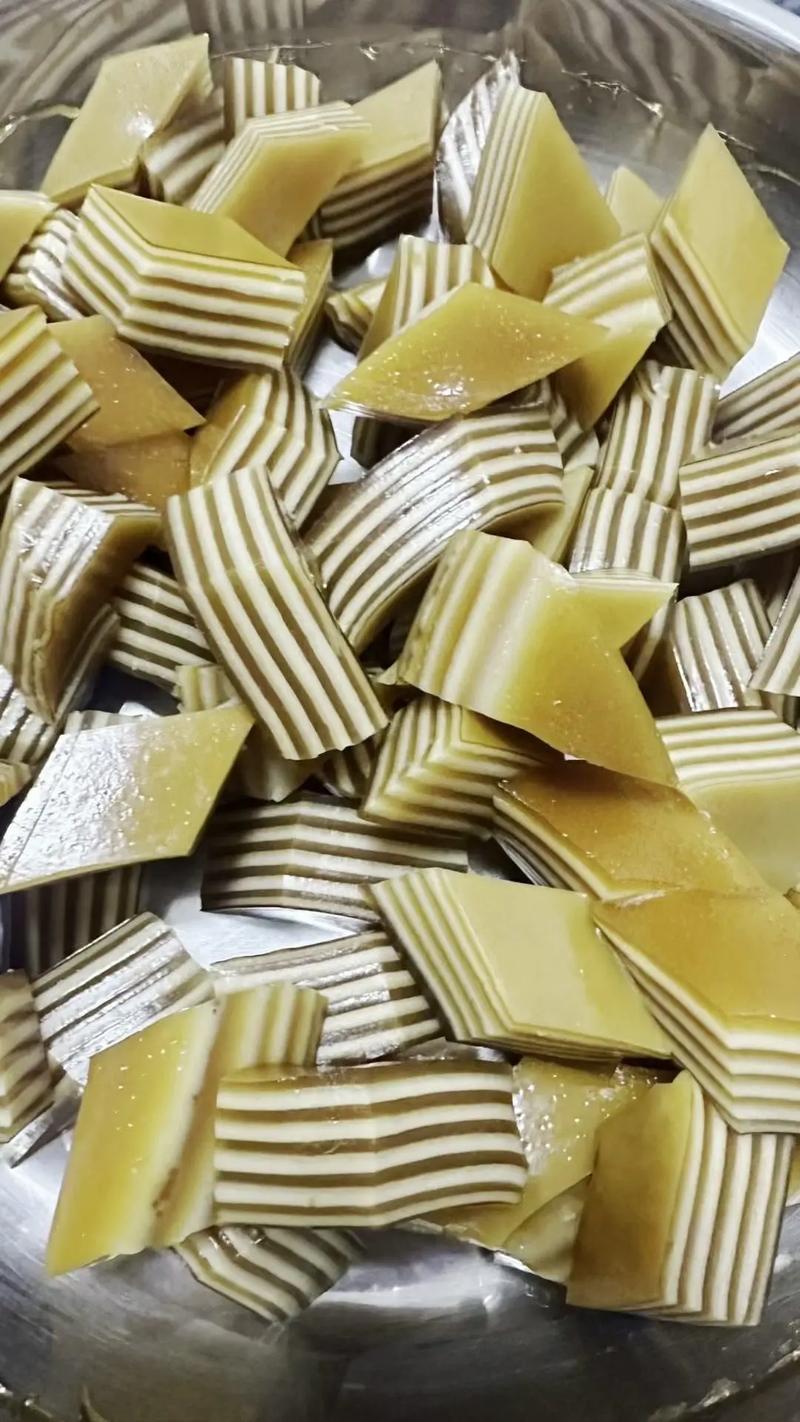 250克马蹄粉做千层糕做法_黄糖椰浆千层马蹄糕，软糯香甜易上手！