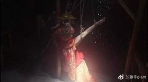 日剧中的剧烈对抗场面与扑克元素的精彩融合解析