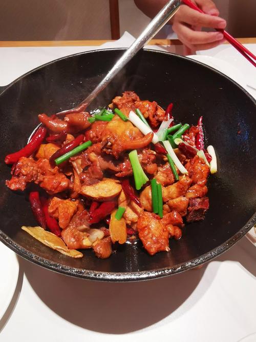 宁都三杯鸡的做法_米酒盐油炖出鲜香滋味