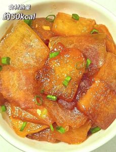 爆炒冬瓜的家常做法_香菇番茄炒冬瓜，酸甜香浓家常菜