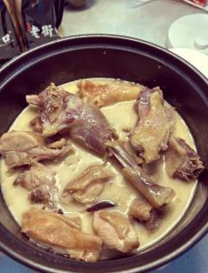 自晒腊鸡的做法_自制腊鸡，土鸡香料腌，风干半月香