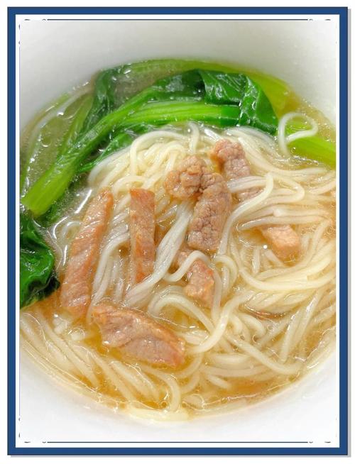 家常青菜肉丝面做法_家常青菜肉丝面，鲜嫩多汁，暖心暖胃！