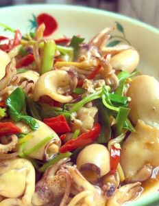 酱爆炒鱿鱼的做法_鱿鱼条蚝油酱香下饭