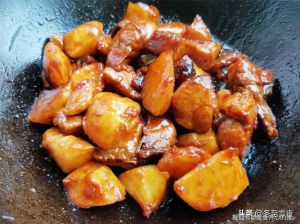 炖中华鲟的家常做法_清炖溜片椒盐刺身汤，鲜美不腻