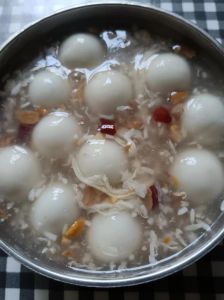 醪糟汤圆的做法_香甜软糯，暖心暖胃甜品