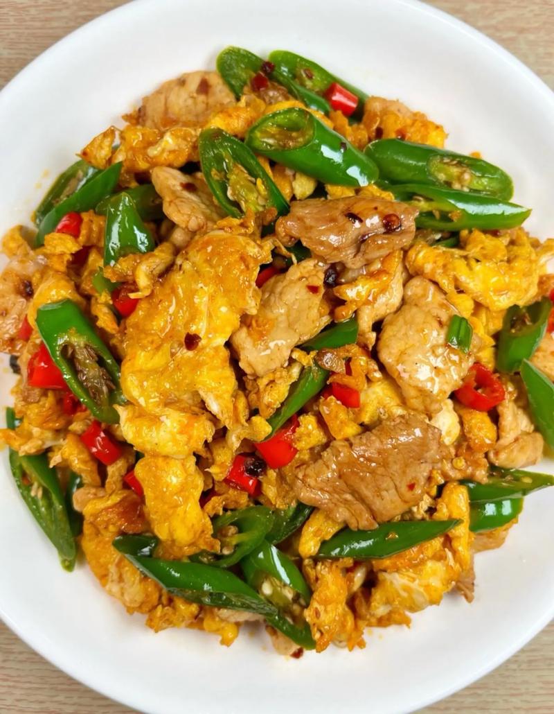 菜椒炒鸡蛋的做法步骤_菜椒炒鸡蛋，家常美味，简单营养！