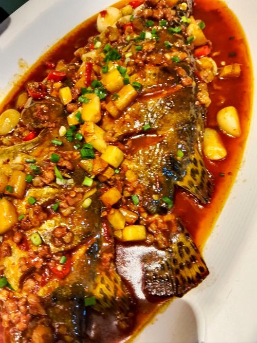 红烧鳜鱼的家常做法_火候调料是关键