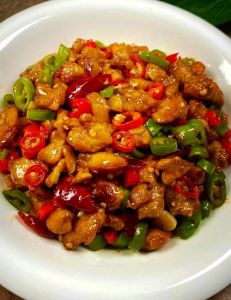 炒辣子鸡的方法与步骤_辣子鸡，外酥里嫩，简单易学！