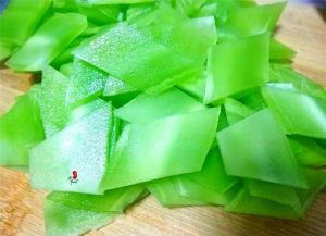 莴笋菱形切法图解_莴笋怎么挑？切片有诀窍！