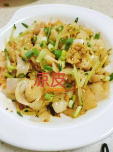 澄面凉皮的做法比例_面粉水比例，口感劲道软糯全靠它！