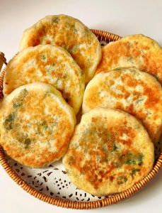 韭饼的家常做法大全_选材火候是关键