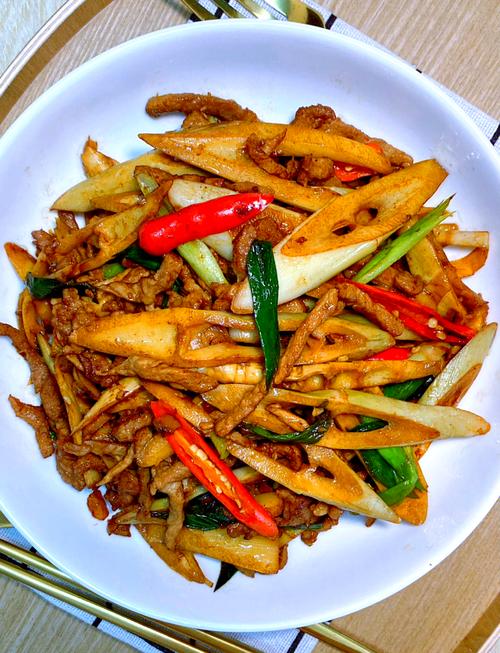 笋炒肉做法_春笋炒肉片,鲜嫩美味家常菜 笋炒肉做法_春笋炒肉片,鲜嫩美味家常菜