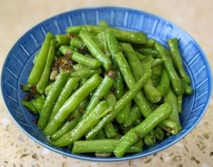 长豇豆要焯水几分钟_焯水长豇豆3-5分钟，去涩保绿，凉拌爆炒皆宜