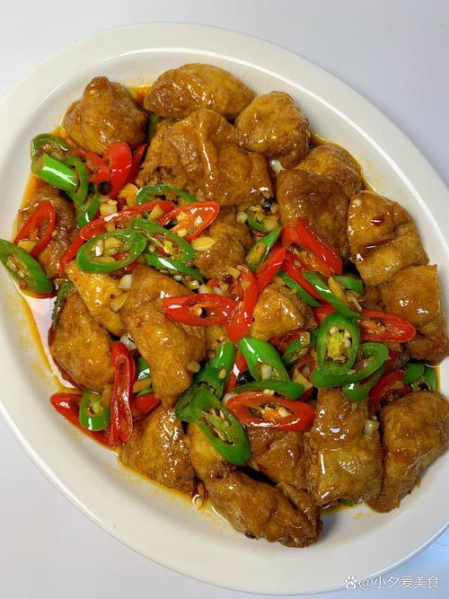 青红椒豆腐的家常做法大全_青红椒炸豆腐鲜香麻辣，茼蒿拌豆腐清爽可口