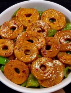 炒水面筋的家常做法_家常炒面筋，美味易做，风味多样！