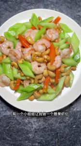 虾仁红萝卜馅的做法_家常虾仁胡萝卜鸡蛋饺