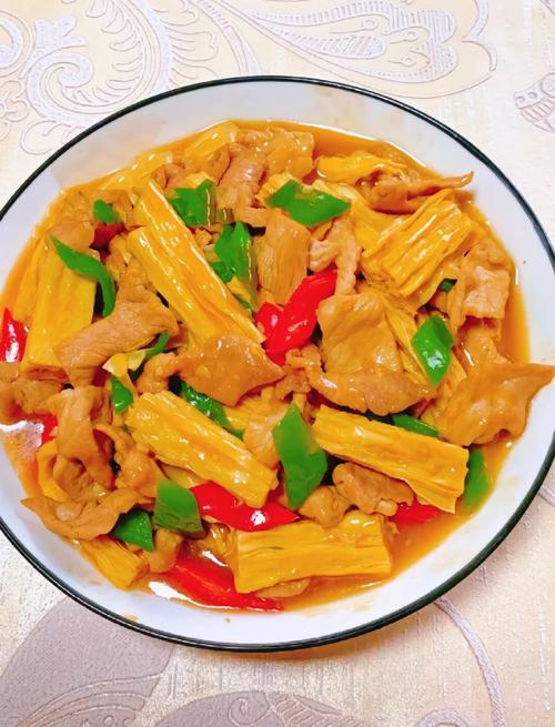 腐竹炒肉片的家常做法_腐竹炒肉，去腥增香，下饭好菜！