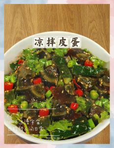 皮蛋黄瓜最简单做法_碱水洗黄瓜，蒜香拌皮蛋，下酒绝配！