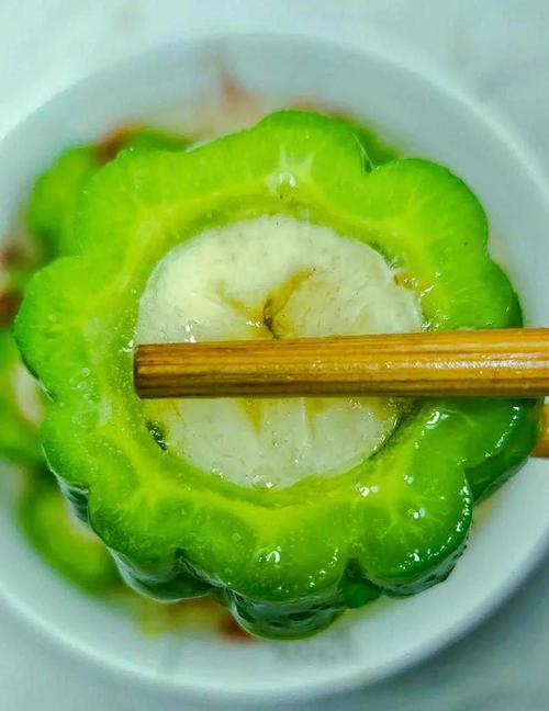 香蕉苦瓜做法_蒸苦瓜配香蕉,爽口瘦身! 香蕉苦瓜做法_蒸苦瓜配香蕉,爽口瘦身!